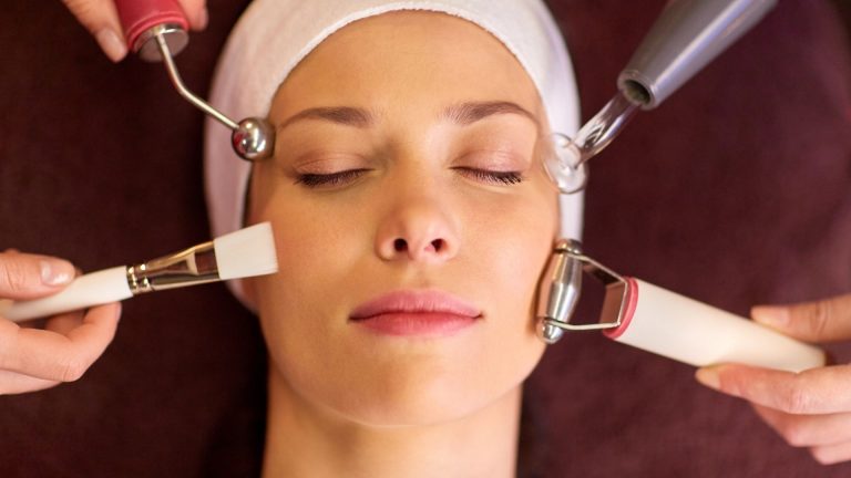 ¿ES BUENO HACERSE TRATAMIENTOS FACIALES EN VERANO
